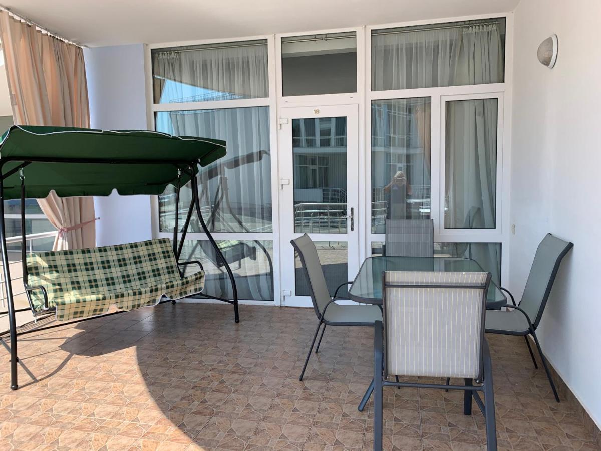 Town-House Golden Bugaz Apartment Karolino-Buhaz Exterior photo